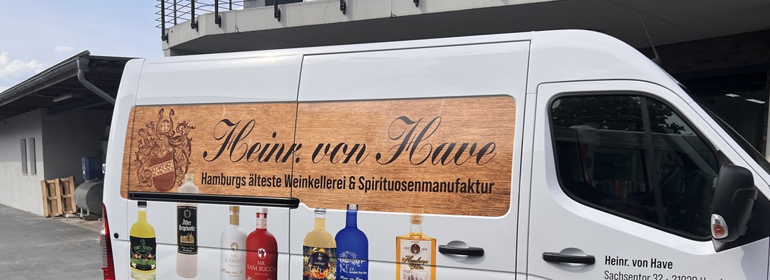 Werbebeschrifteter Transporter von Heinr. von Have – Spirituosenfahrzeug mit Fahrzeugfolierung von Folien-Fischer, gesehen bei Reinbek im Umkreis Hamburg